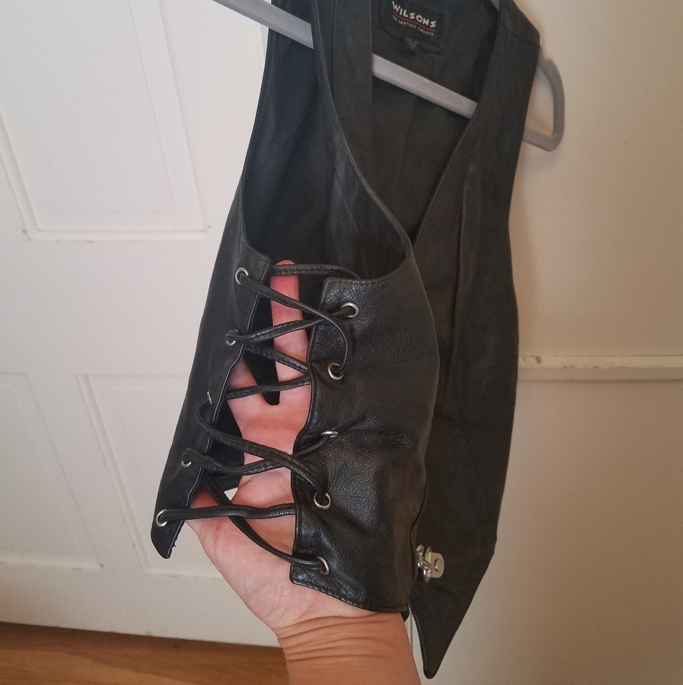 Vintage size m buckle Wilson leather vest w/ laces - Picture 2 of 4
